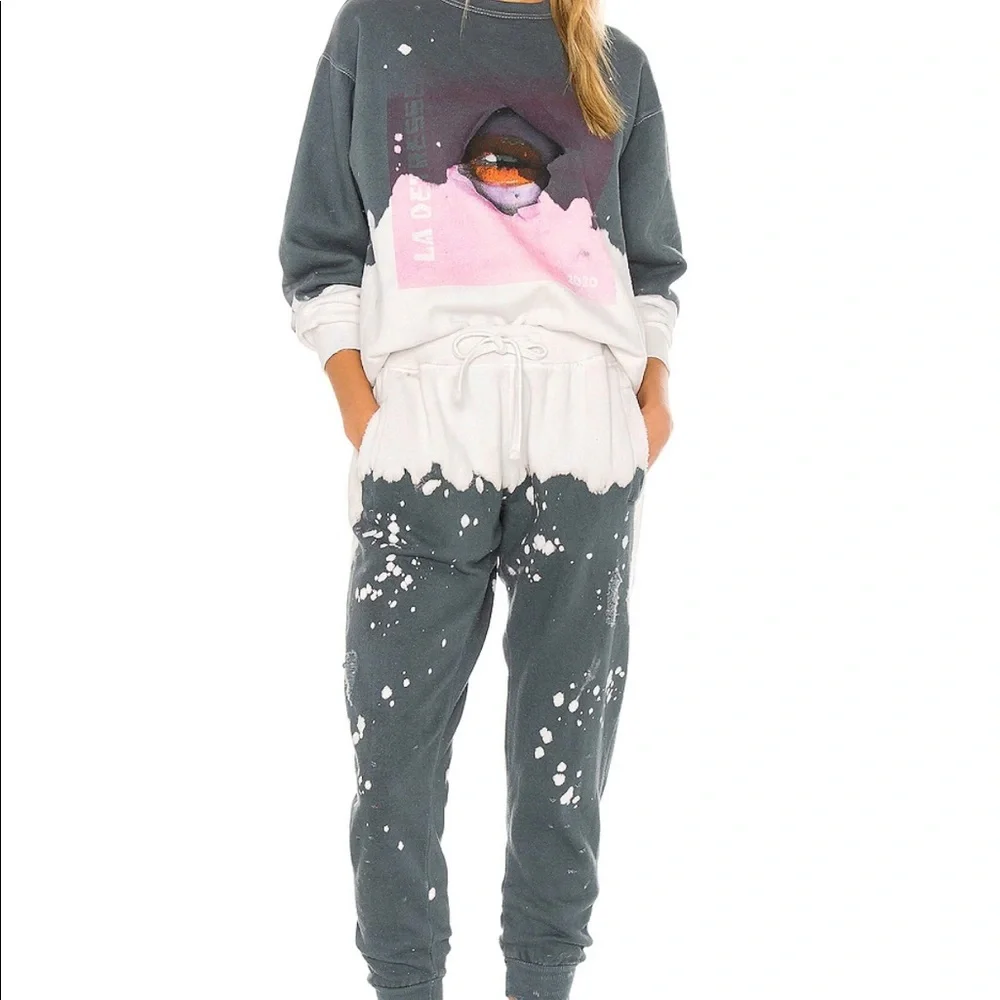 Acid Wash Charcoal Break Through Pullover in Charcoal
La Detresse - Picture 4 of 5